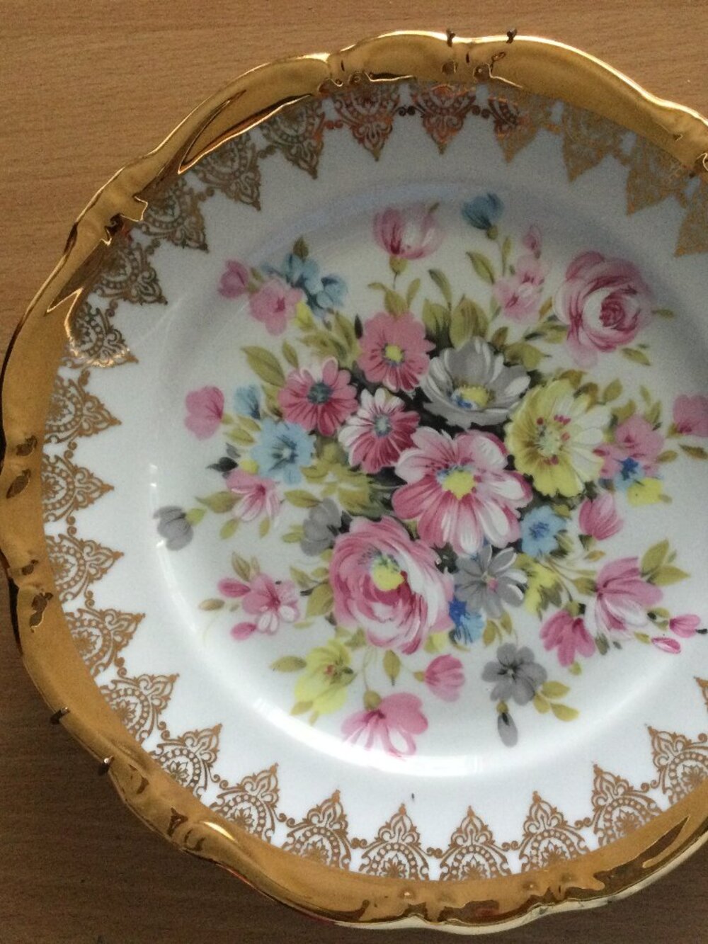 Gloria Fine Porcelain Bayreuth Bavarian Brilliant Gold Floral handwork 9.5"Plate